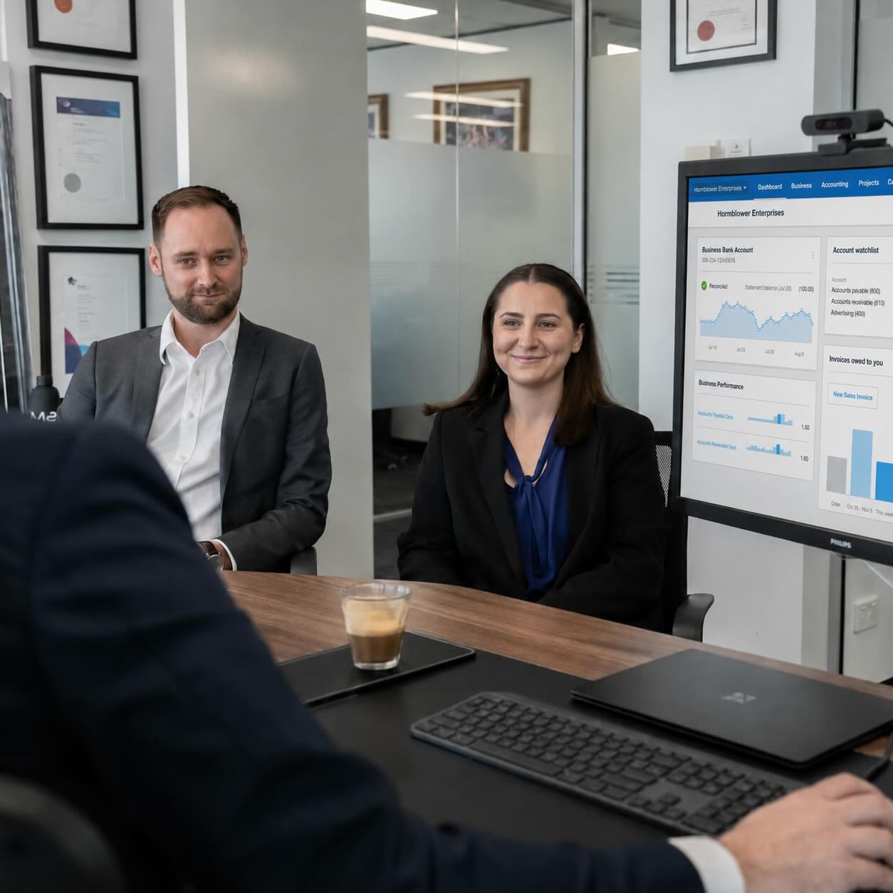 Accounting showing a small business the Xero dashboard
